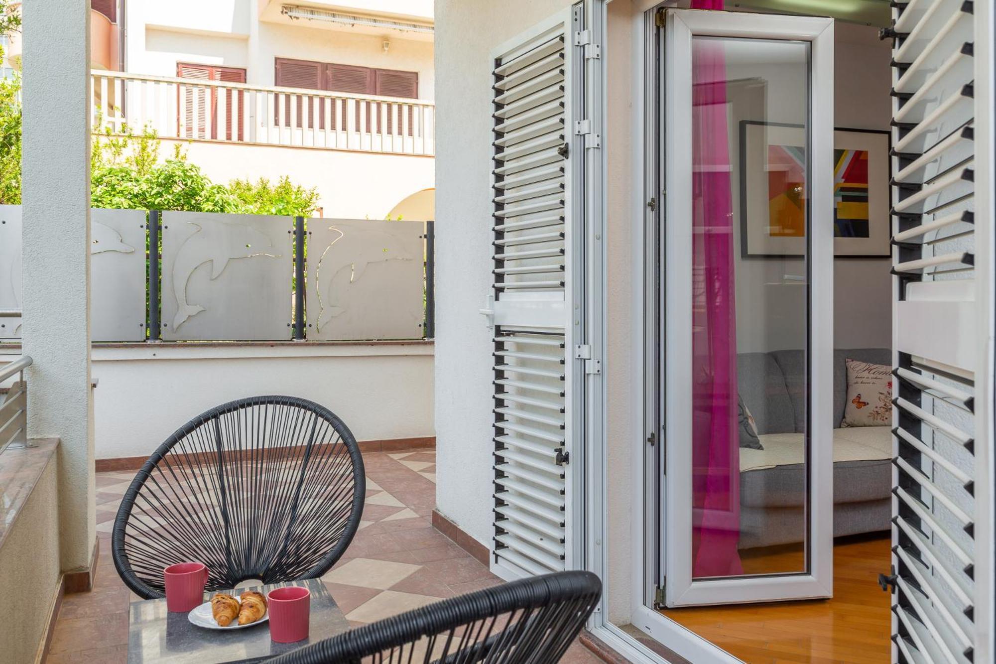 Brkic Apartments With Private Parking Makarska Exterior photo
