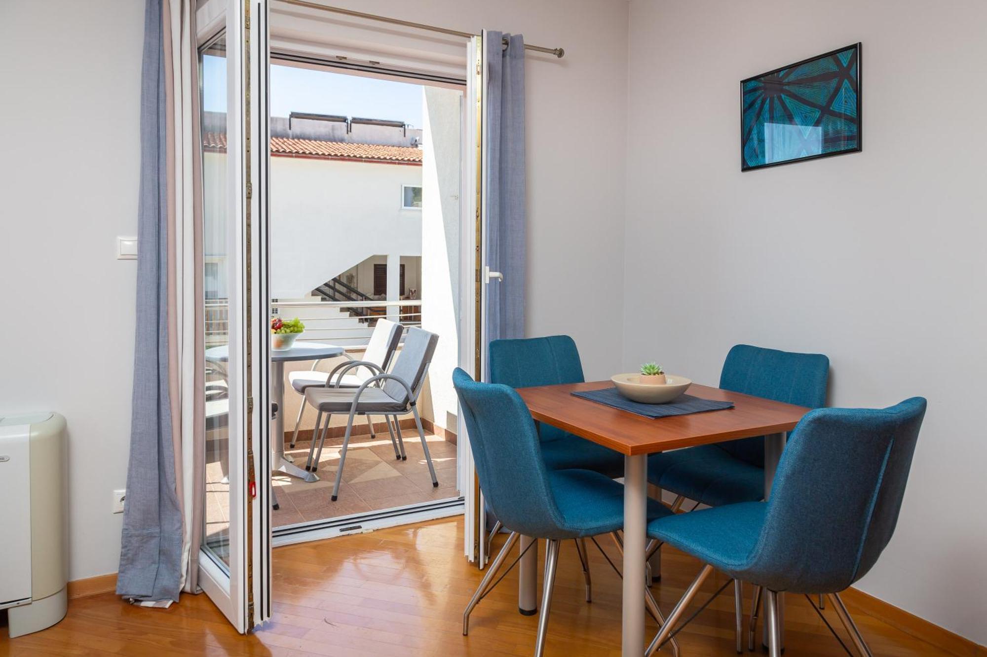 Brkic Apartments With Private Parking Makarska Exterior photo