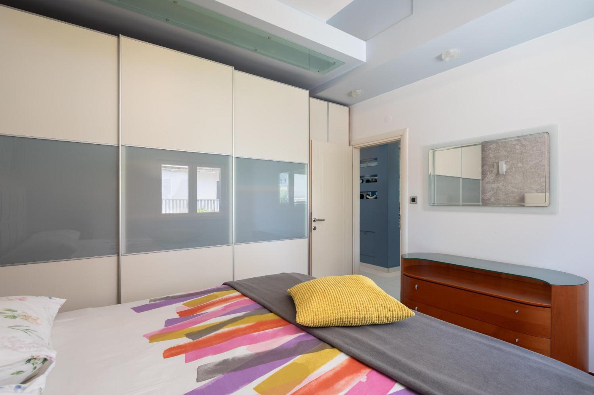 Brkic Apartments With Private Parking Makarska Room photo