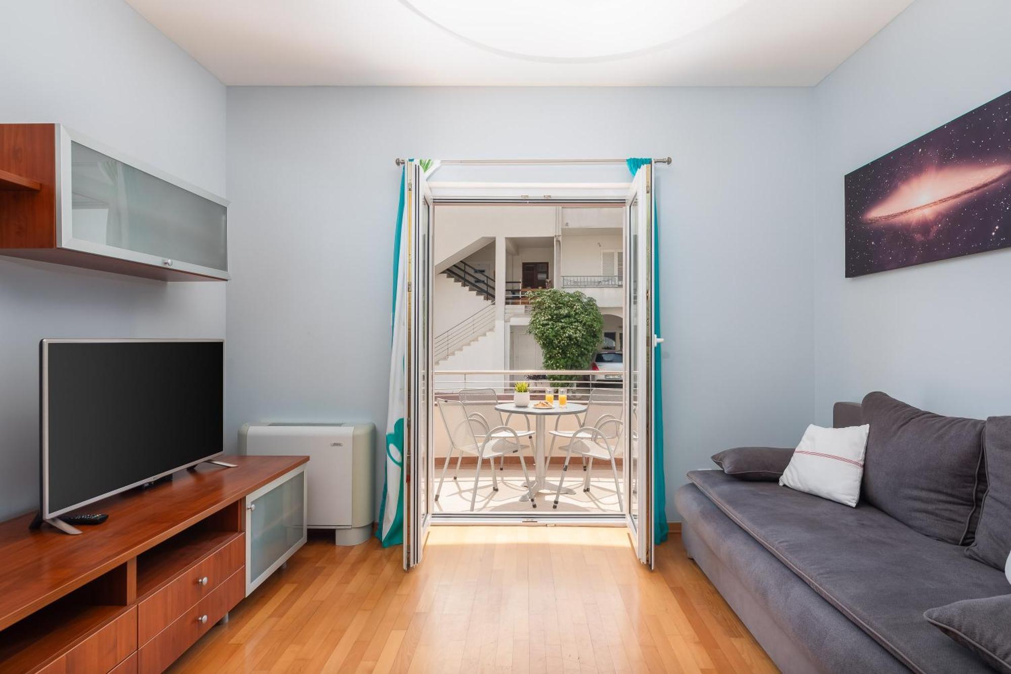 Brkic Apartments With Private Parking Makarska Room photo