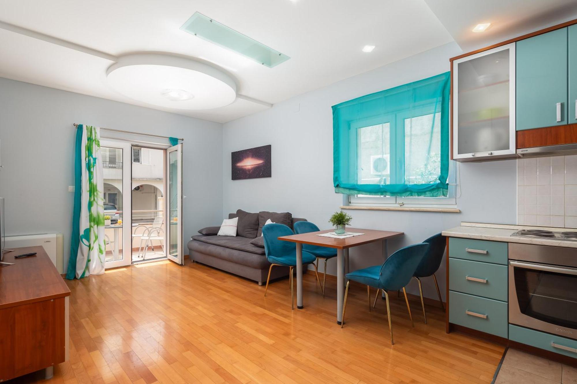 Brkic Apartments With Private Parking Makarska Room photo